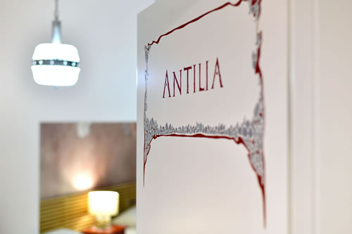 Interno 45 - Camera Antilia