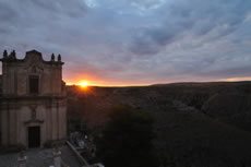 Matera: alba vista da S. Agostino nel Sasso Barisano